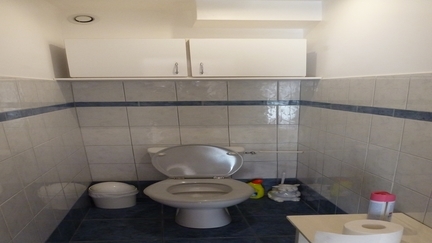 Toilettes séparées avec ventilation VMC